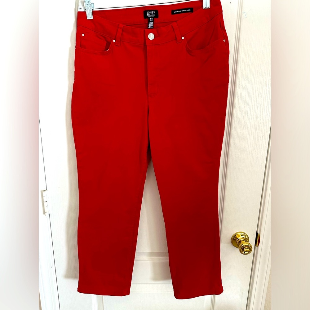 Jones New York Signature Lexington Cuffed Capri in Lipstick Red Size 12 NWOT
